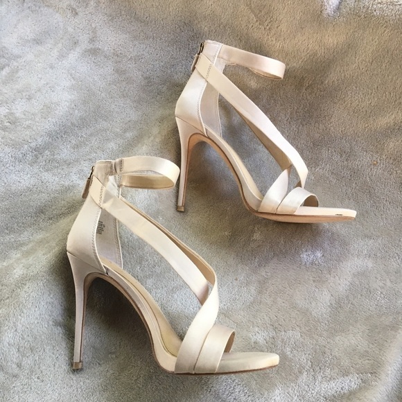 VINCE CAMUTO Imagine Devin ivory strappy stiletto heels 8.5 - Picture 1 of 12